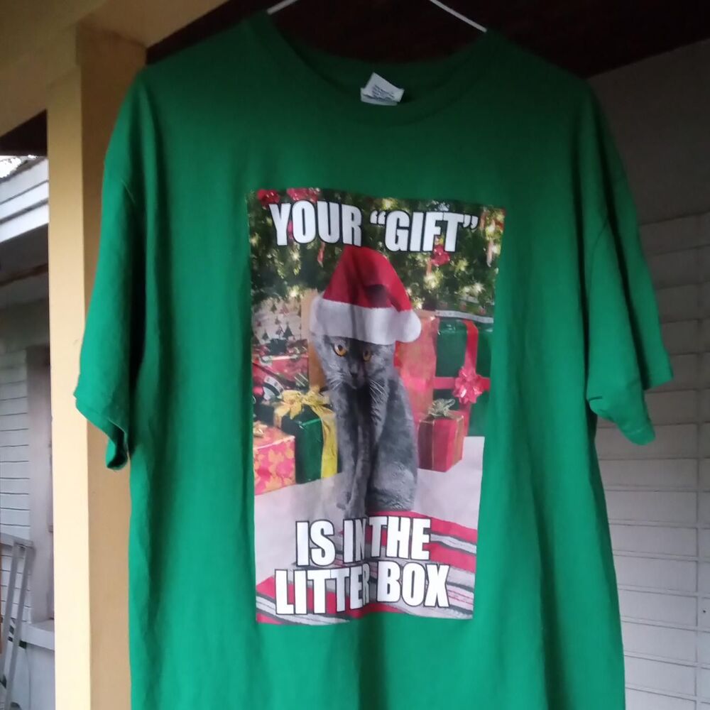 Men's Green Christmas Cat T-shirt Sz. L Delta-Pro-weight